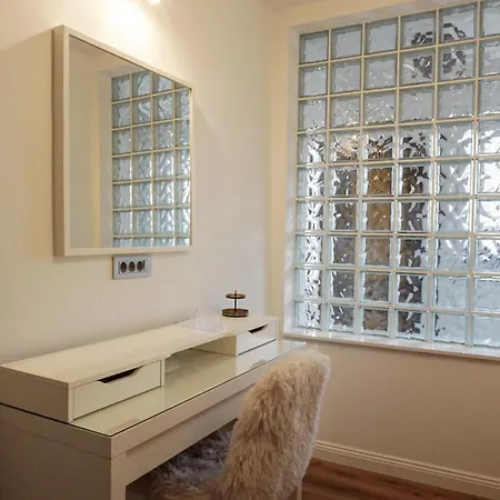 Апартаменты Emmas With Private Parking And Balcony *