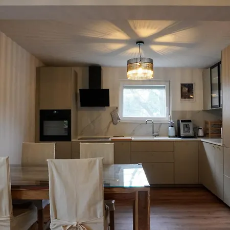 Emmas With Private Parking And Balcony * Любляна