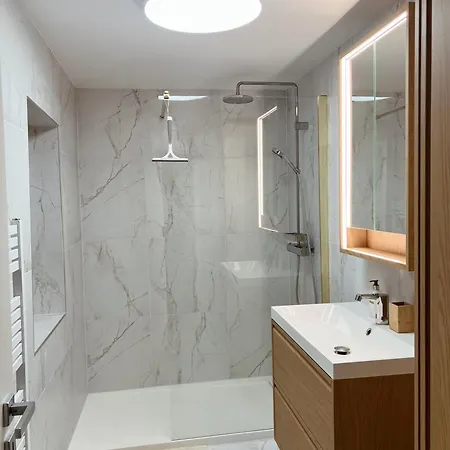 Emmas With Private Parking And Balcony Apartament Lublana