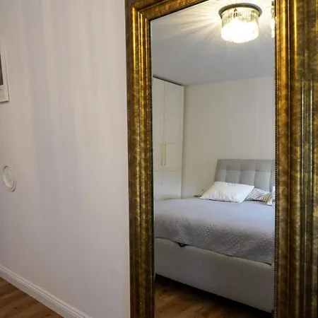 Daire Emmas With Private Parking And Balcony