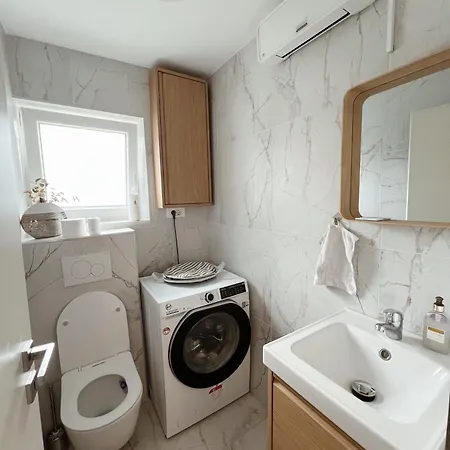 Emmas With Private Parking And Balcony Lublana