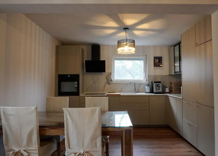 Emmas With Private Parking And Balcony * Lublana