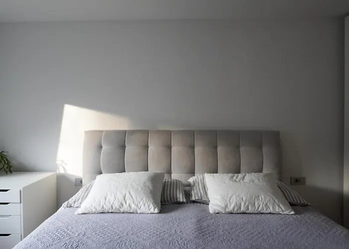 Emmas With Private Parking And Balcony *