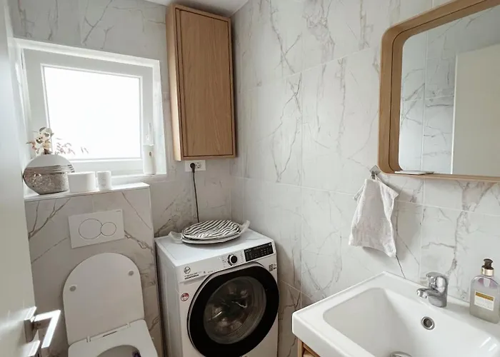 Emmas With Private Parking And Balcony Lublana