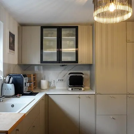 Emmas With Private Parking And Balcony *