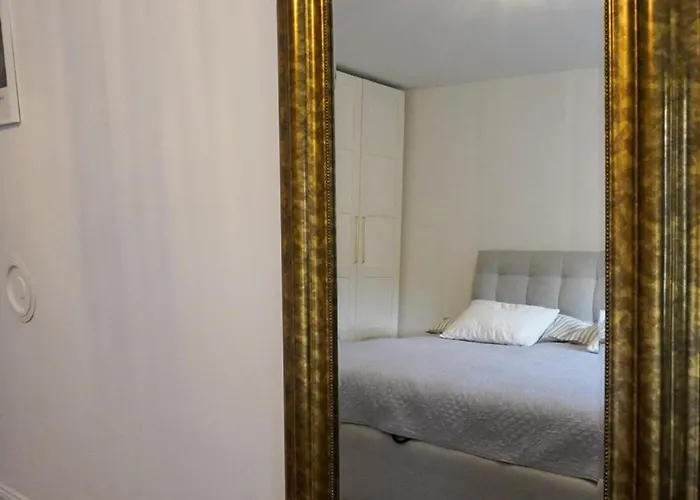 Daire Emmas With Private Parking And Balcony